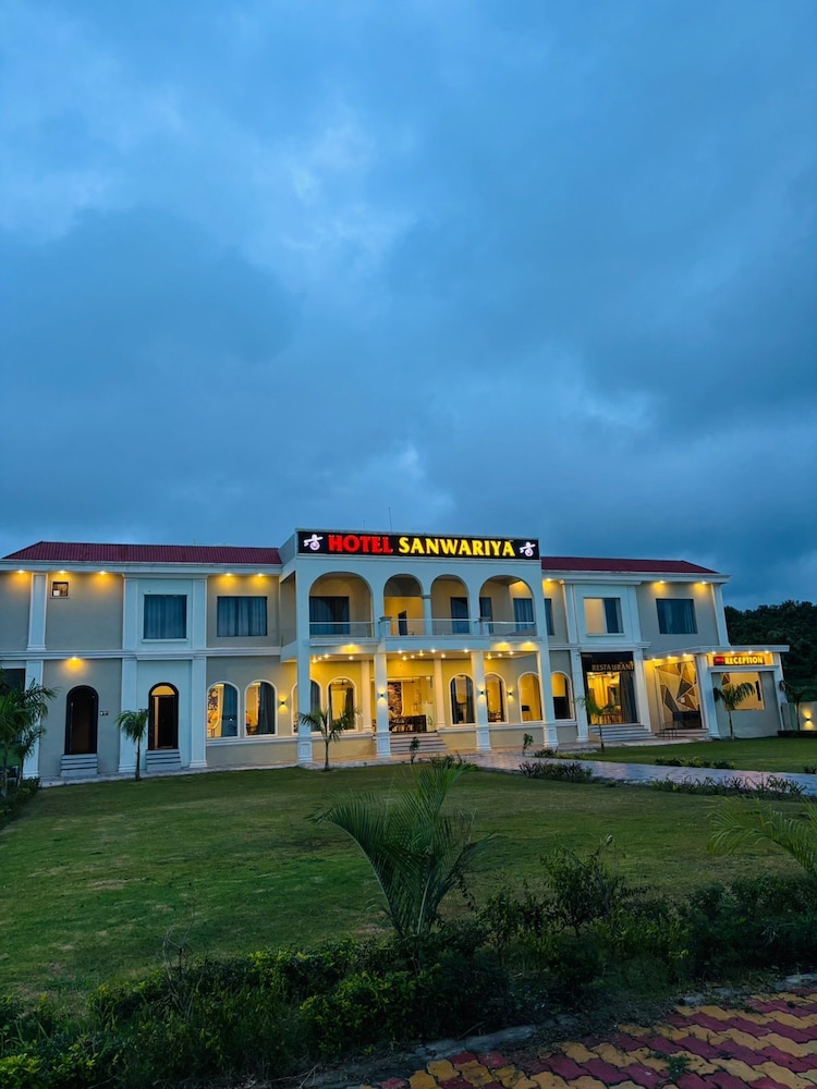 Hotel Sanwariya Family & Restaurant