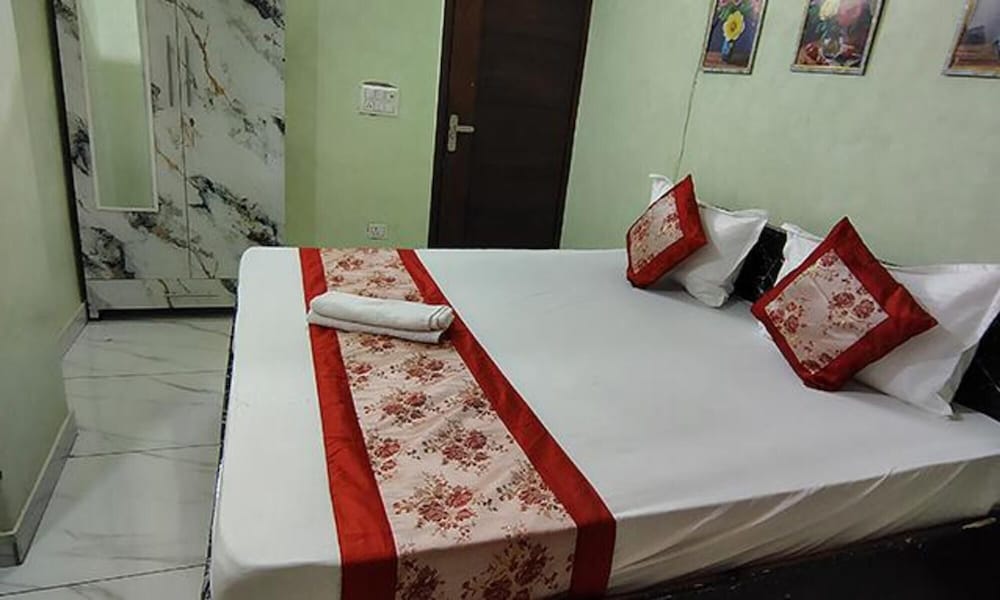 Fabhotel Buland Plaza