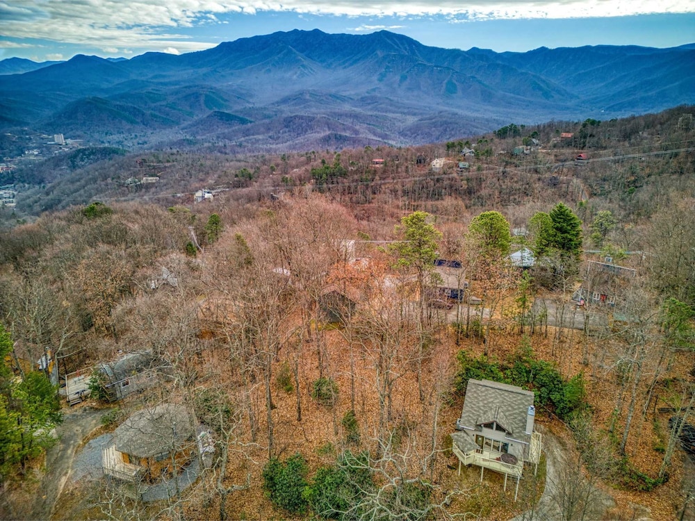 Mtn Chalet w Pool-hot Tub-gym-game Room-sauna view 4