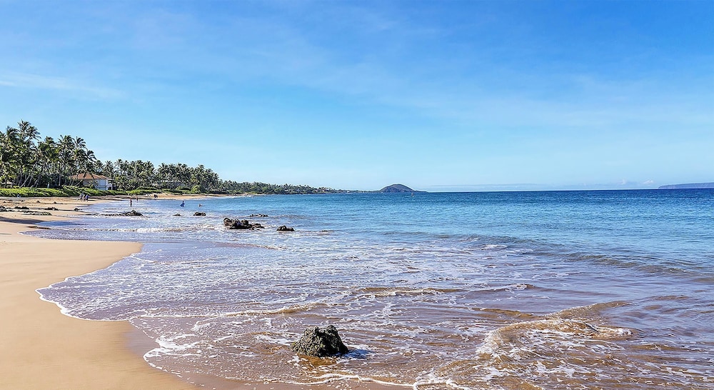 Luxurious Ho'olei 12-2, Lush View, Close to Pool, Sleeps 8 in Beds, Central AC!