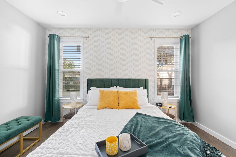 Emerald Indigo House Pet Friendly