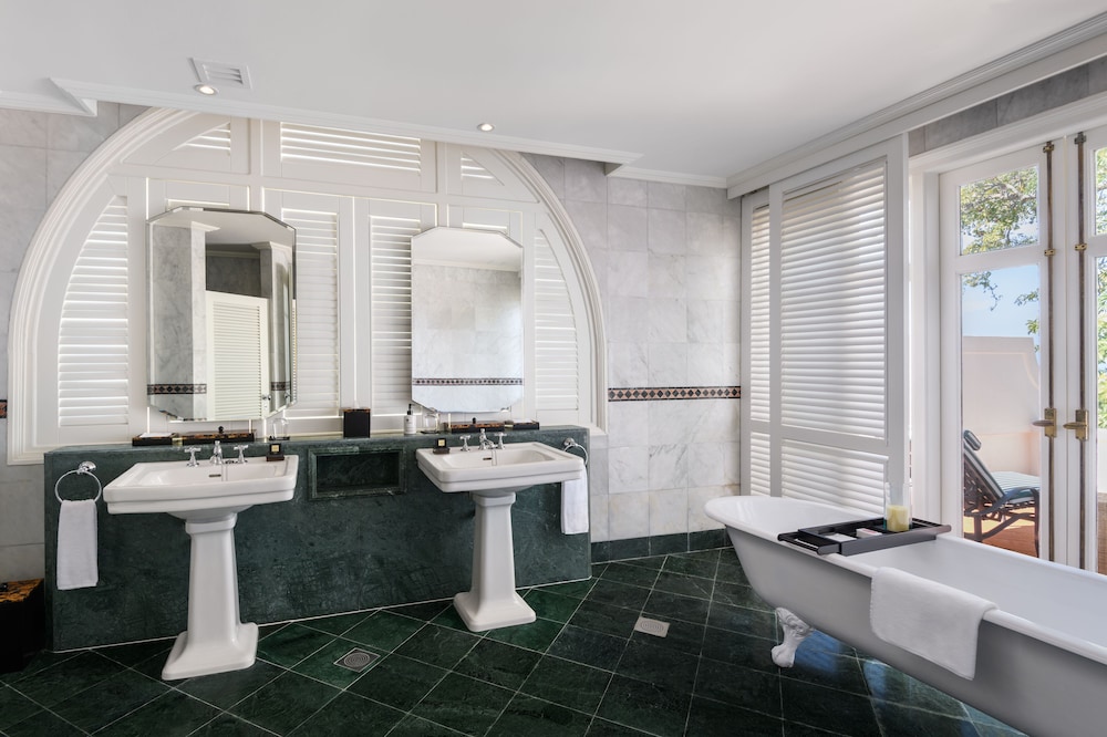 Eastern & Oriental Hotel 47