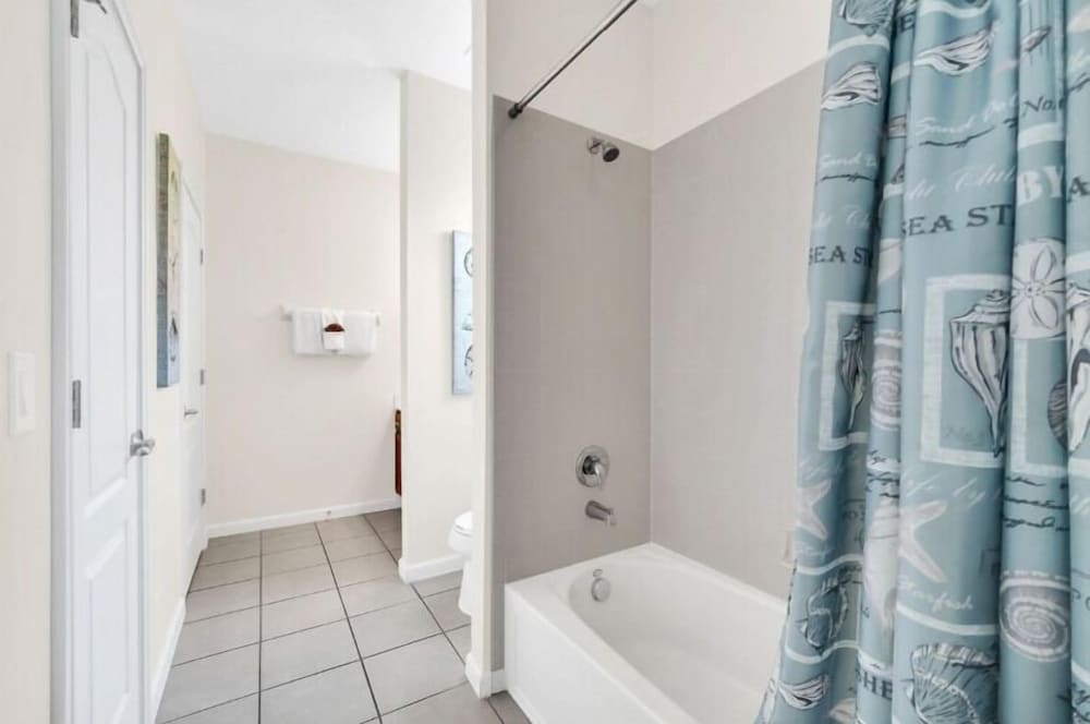 Stunner 6Br W/ South Pool, Lake View & Near Golf