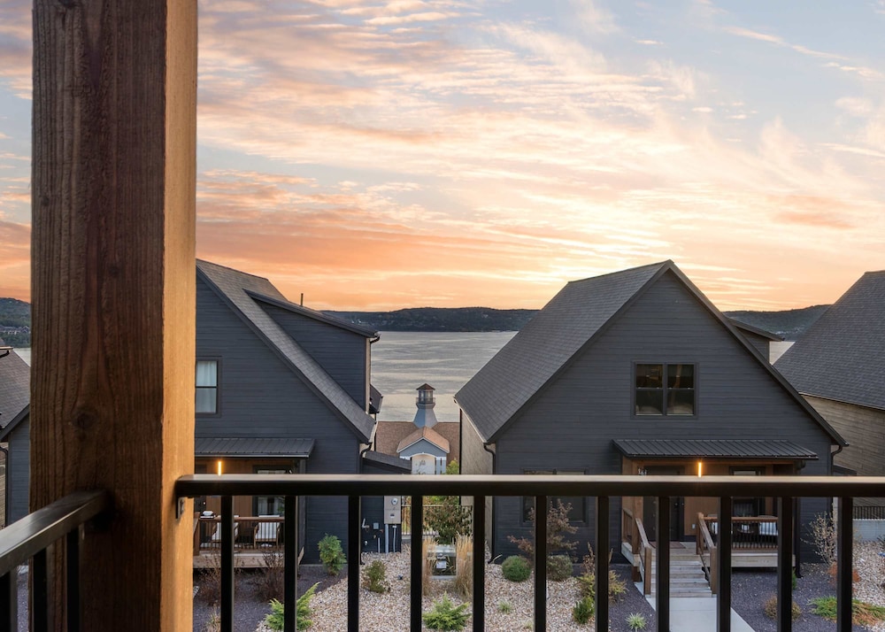 Pineapple Pointe - Stay for 20