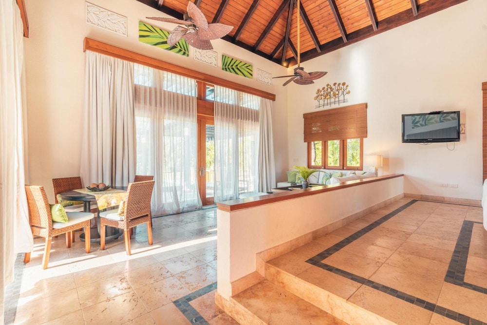 Bungallow 2 People Private Pool and Garden view 4