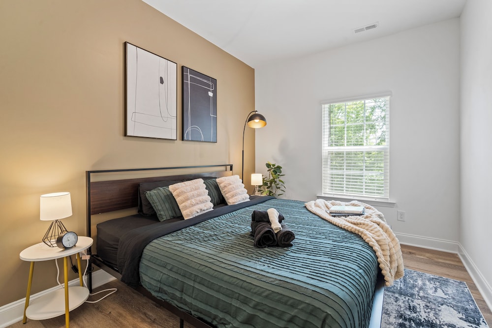 Luxe 3BR Townhouse Mins to Uptown CLT