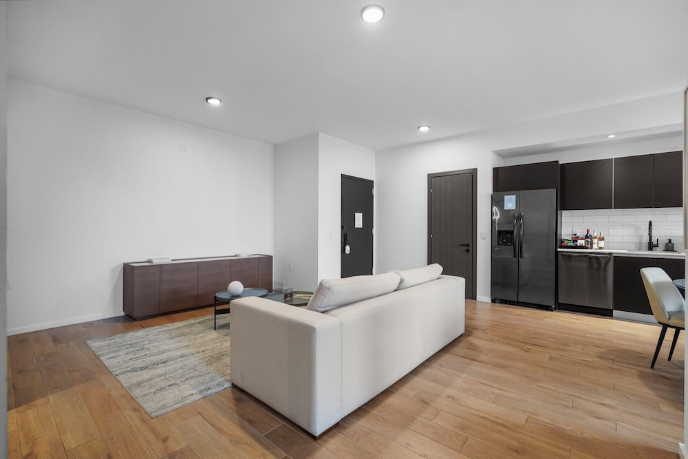 Bayside Apt with Stunning City Views