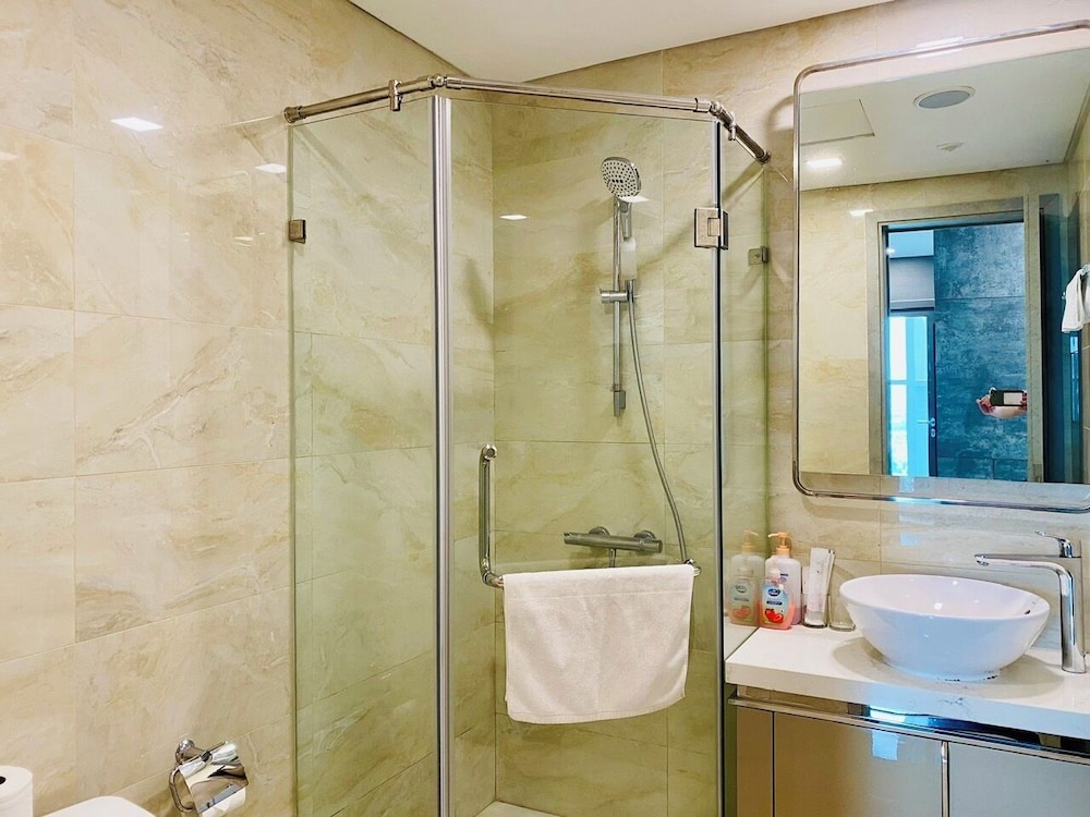 Serenity Serviced Apartments-Landmark 81