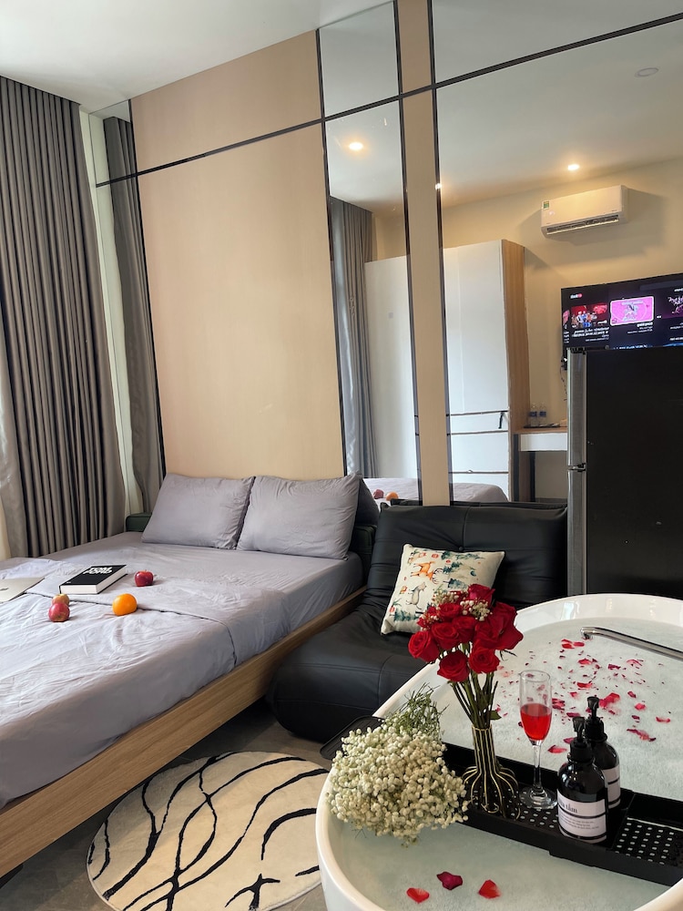 Unite StayCation Le Van Sy