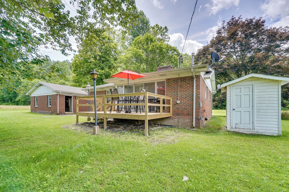 Robbinsville Retreat - Creekside Home w/ Deck!