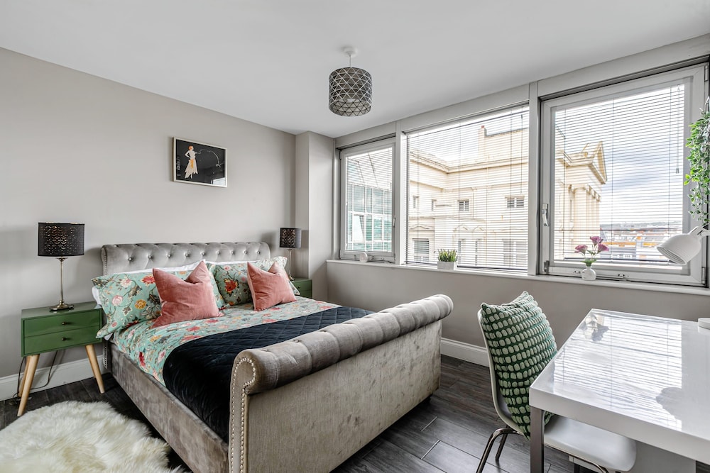 Stay Next to Pier and Brighton Beach City View view 4