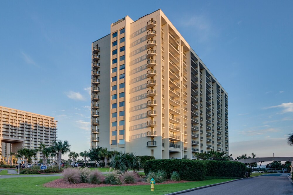 South Hampton 503 2br 2ba Oceanview 2 Bedroom Condo by RedAwning
