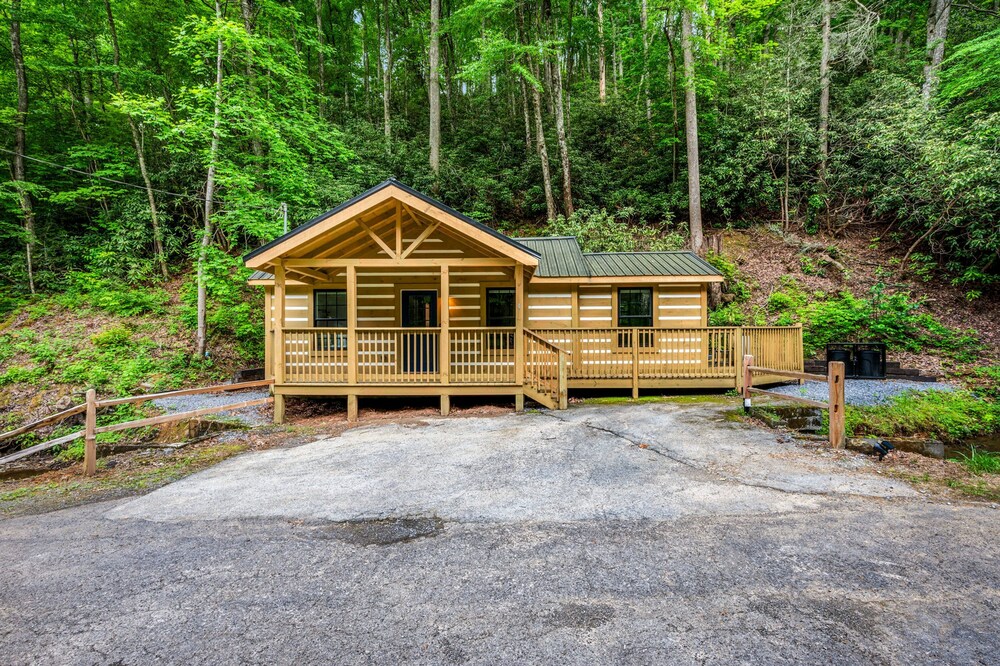 2bdrm Cabin 4 Gburg Pet Friendly Firepit Games