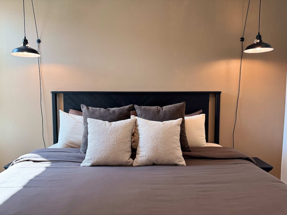 Luxury Stay Near Disneyland Pool Gym Free Parking
