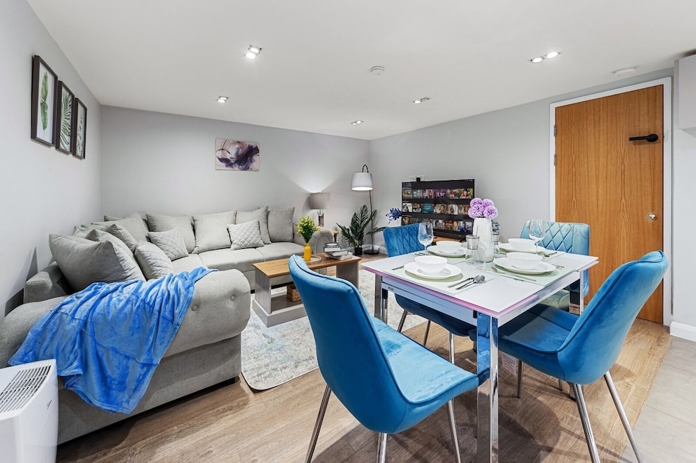 Modern Battersea Suite - London City Retreat