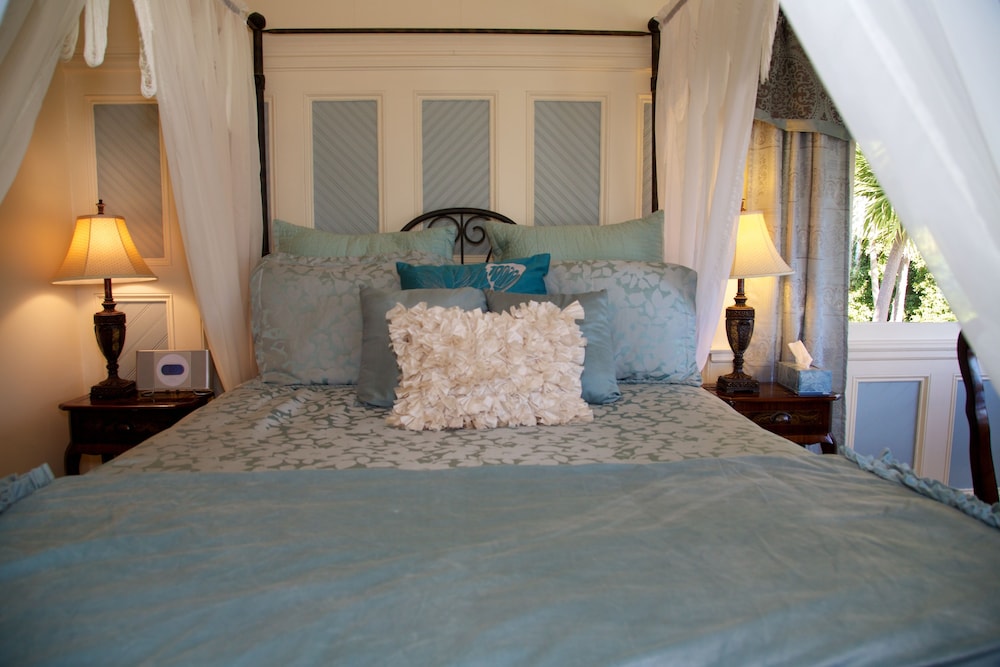 Monarch Cove Inn