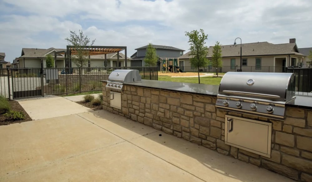 Landing Apartments Waller