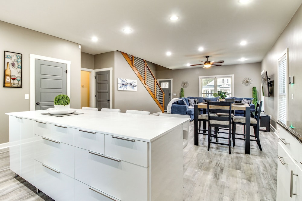 Private Pool & Game Room: Home Near Savannah