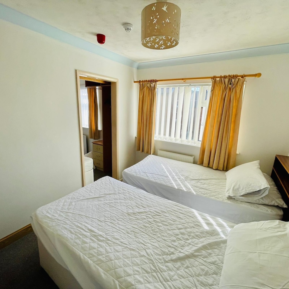 Lyndene Holiday Apartments