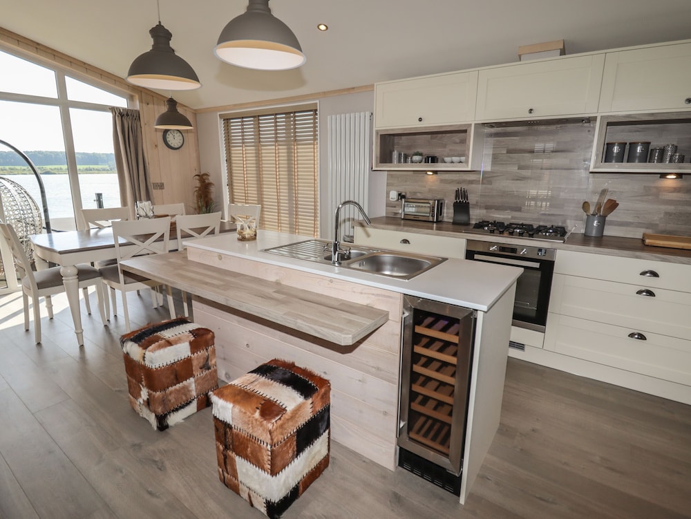 1 Delamere Point