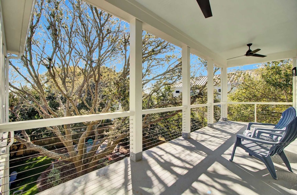 Walk to the Beach + Private Pool, Rooftop Terrace, Balcony 3602 Cameron