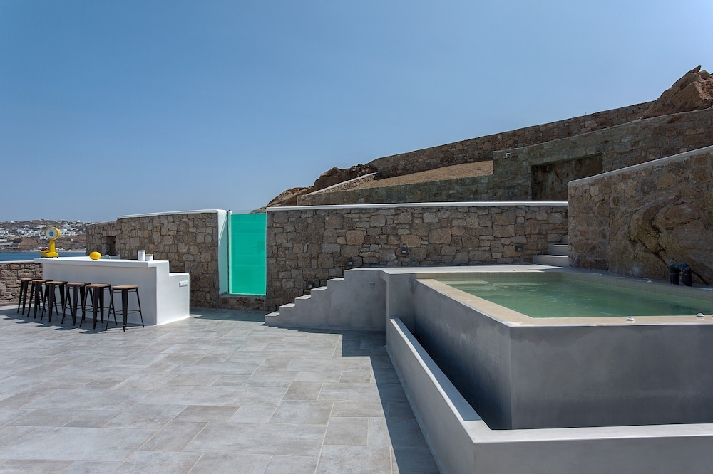 Villa Sapphire 6BR Hot Tub & Pool Ornos