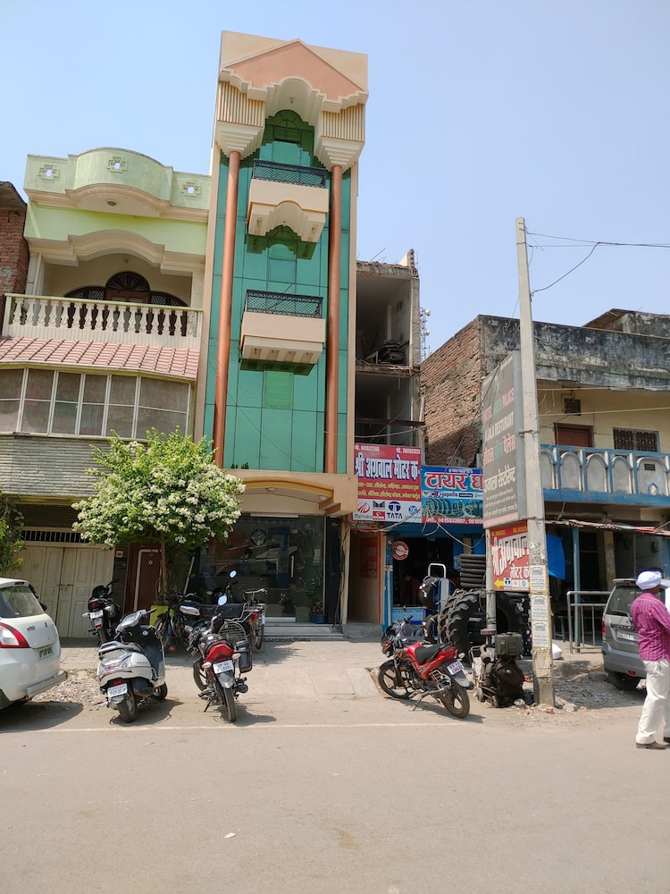 Hotel Green Palace and Ujala Restaurant view 4