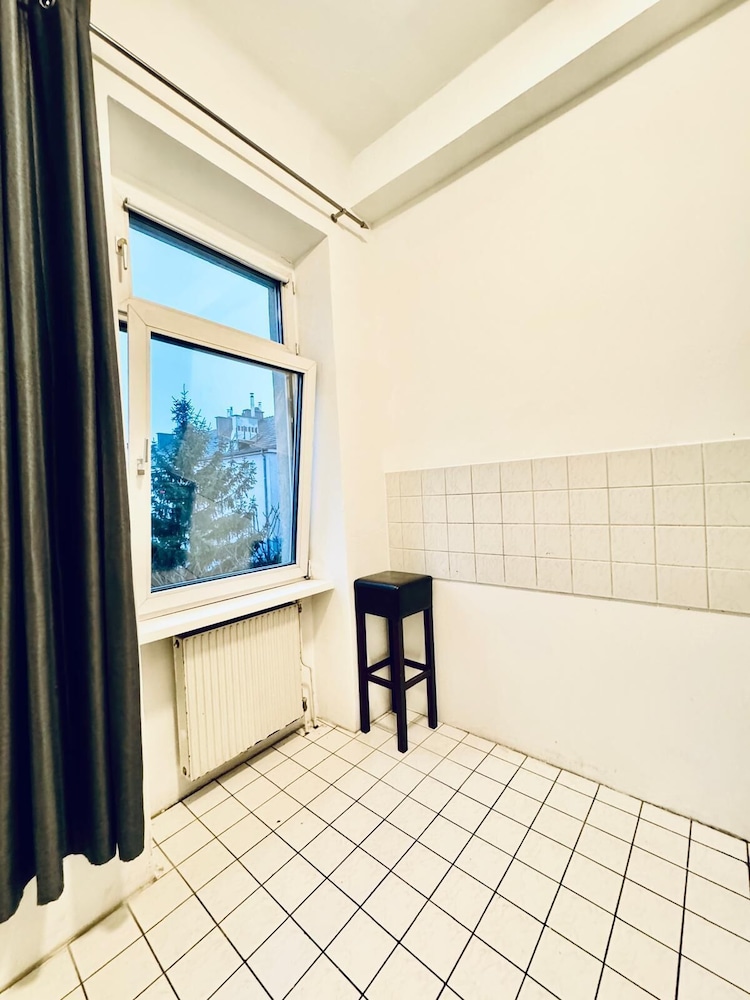 Affordable Cozy 3BR Apt Near FAC Platz