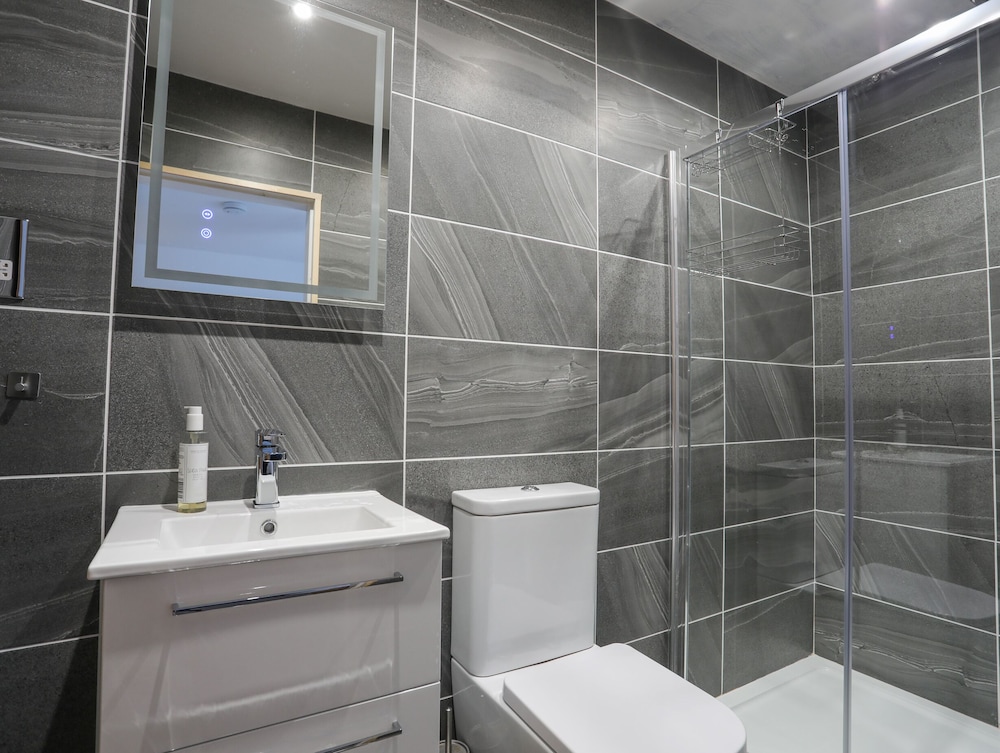 Clydfan, No 1 Trearddur Road
