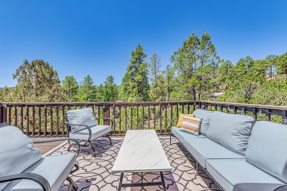 < 2 Mi to Midtown Ruidoso: Forest-view Sanctuary!