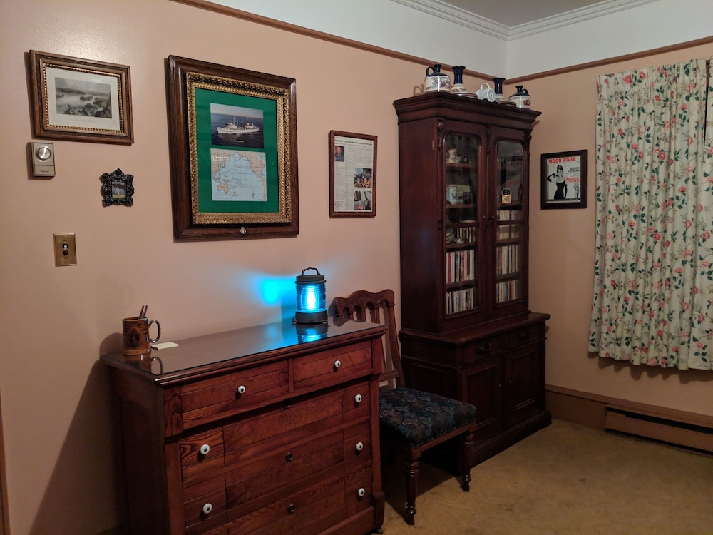 Gower Manor Historical Bed & Breakfast - Image 5