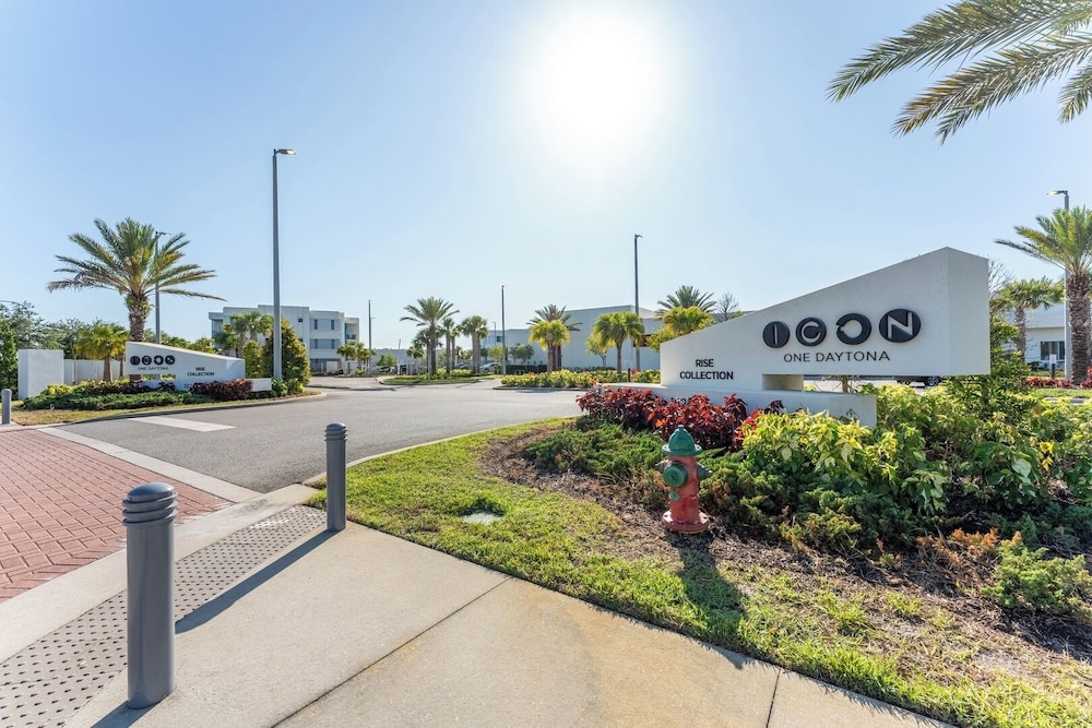 Daytona 2BR Getaway Parking Family & Pet-friendly