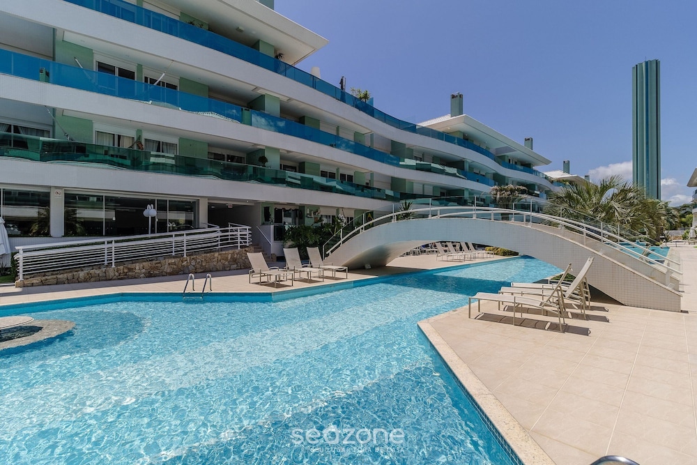 Apart in Cond. w/ Access to Beach and Pool Ave0232