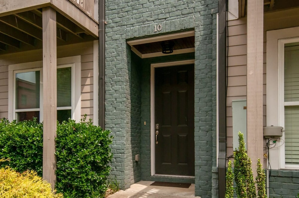 Close to the Gulch - Book Today