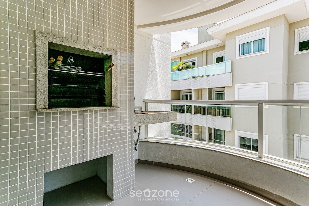 Apto em prédio c/ piscina 350m da praia RTG208