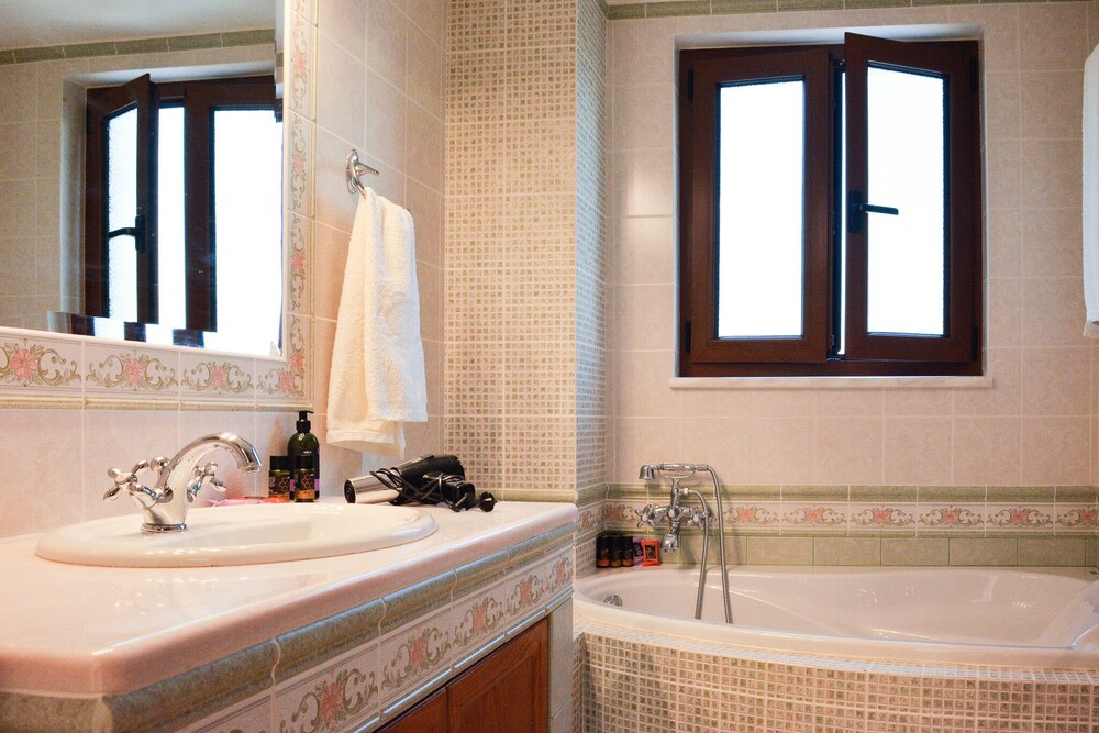 Private Pool Luxurious Villa with Parking & BBQ view 5