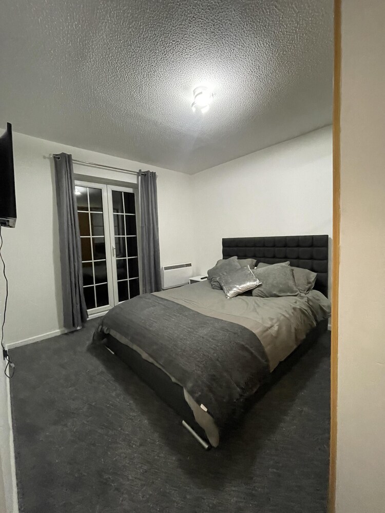 Cosy Cardiff Apartment Near City Centre view 5