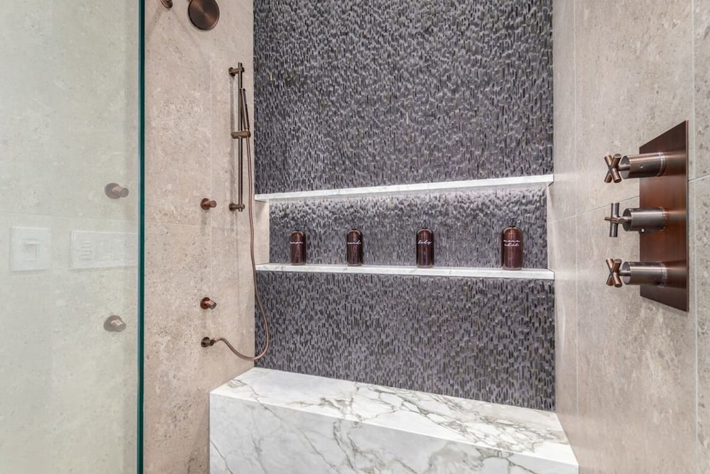Stonewood Luxe Estate 5 Showers Heated Pool GYM