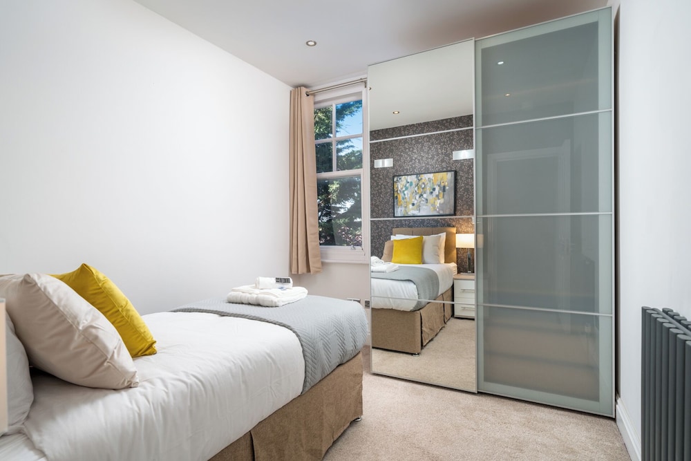Madika Homes Luxe Apartment in Mill Hill
