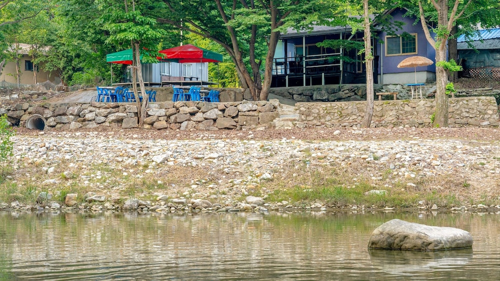 Gapyeong Noksu Valley Pet Group Pension