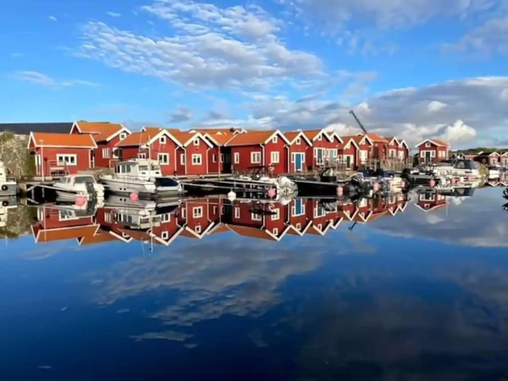 5 Star Holiday Home in Mollosund