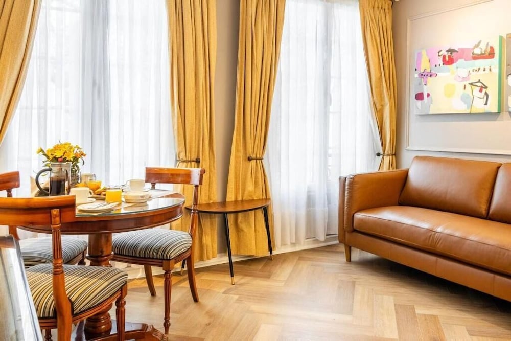 Orly Suites ll