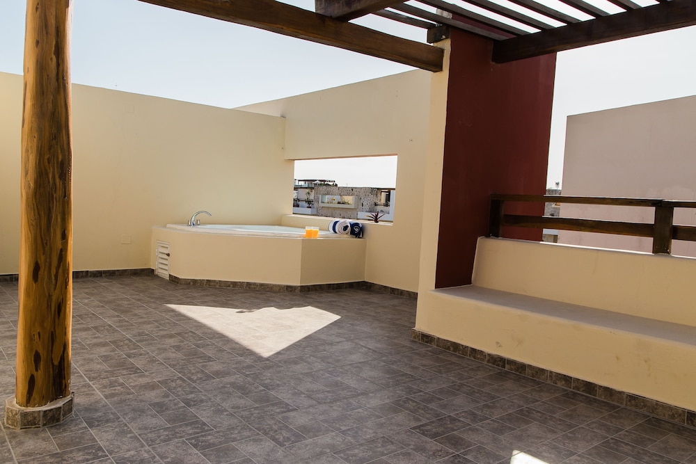 Sabbia Dowtown Condos by Mikitito Rentals