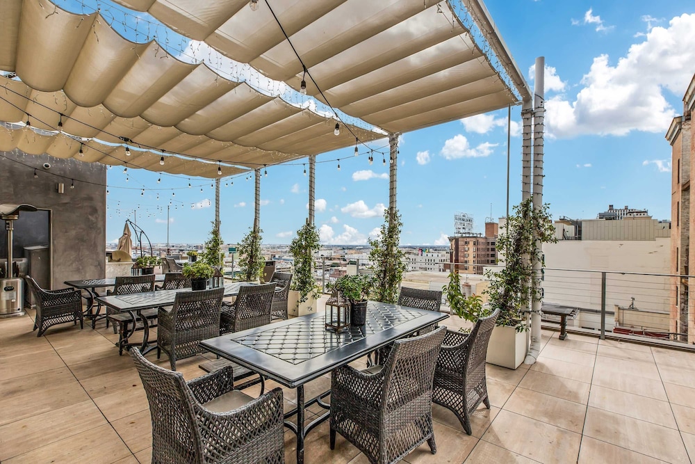 Stylish XL 2br/2ba At HWH by Oneluxstay