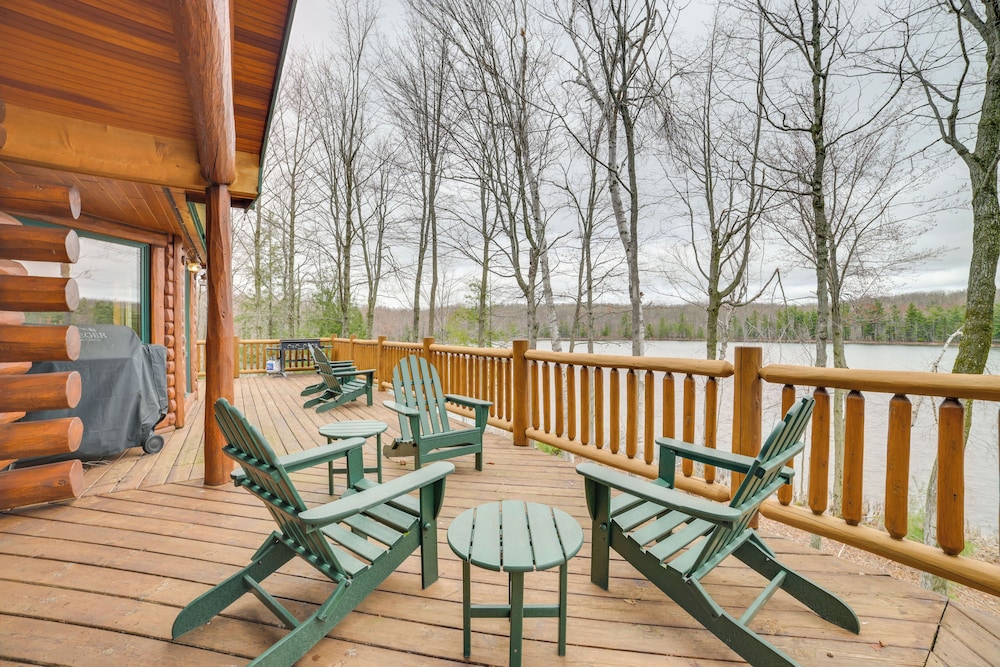 Deck + Beach Access: Lakefront Cabin in Levering!