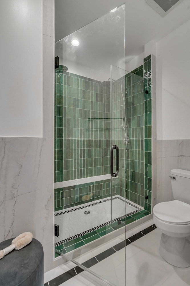 The Emerald Boutique Stays view 2
