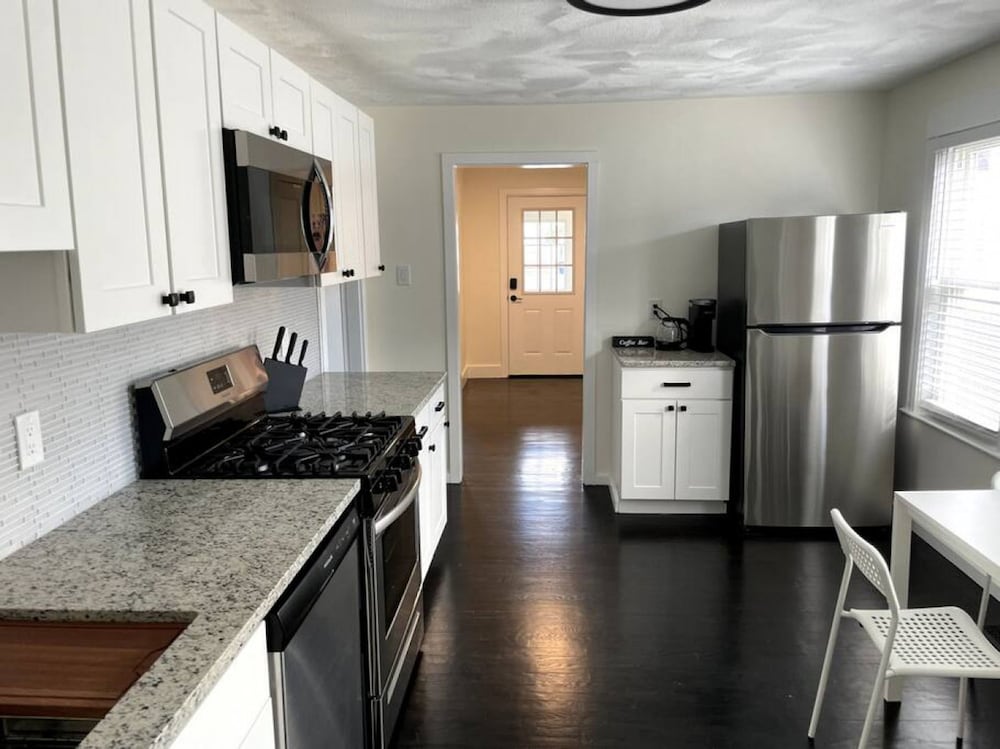 Modern Two Bedroom Condo - Near Boston