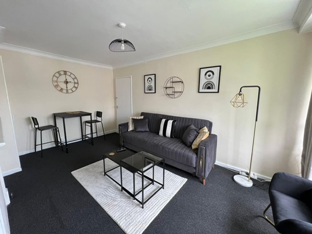 Charming London Apartment Near Attractions view 4