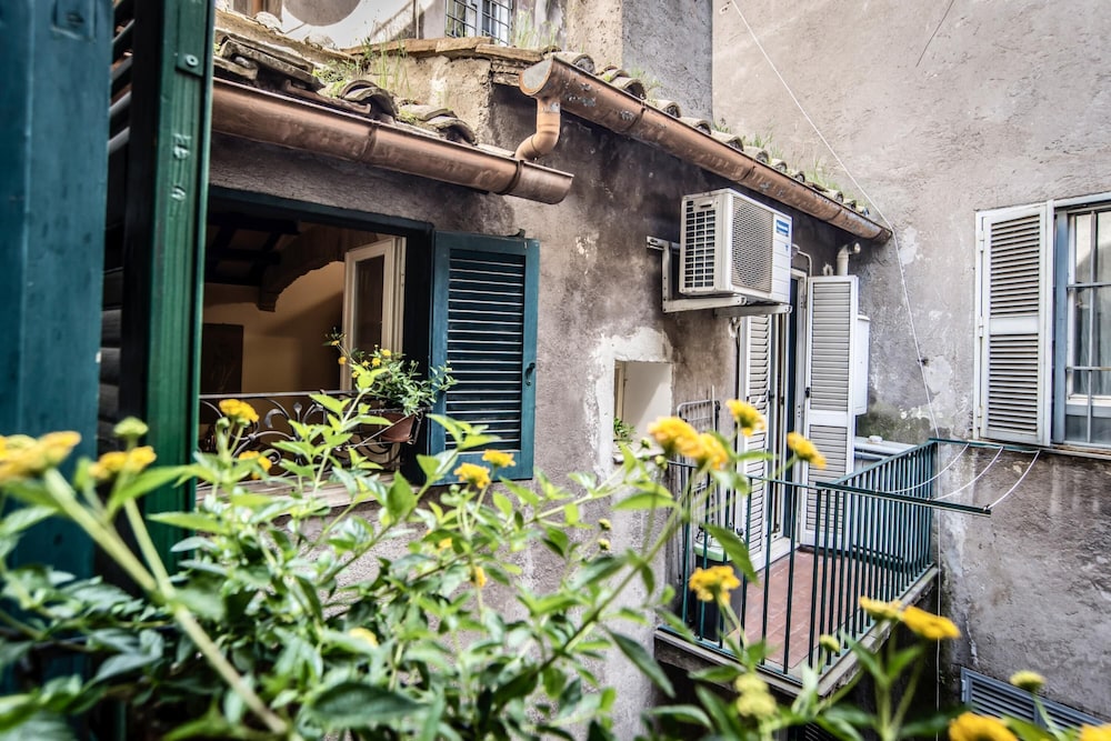 Estate4home - Trevi Fountain Apartment
