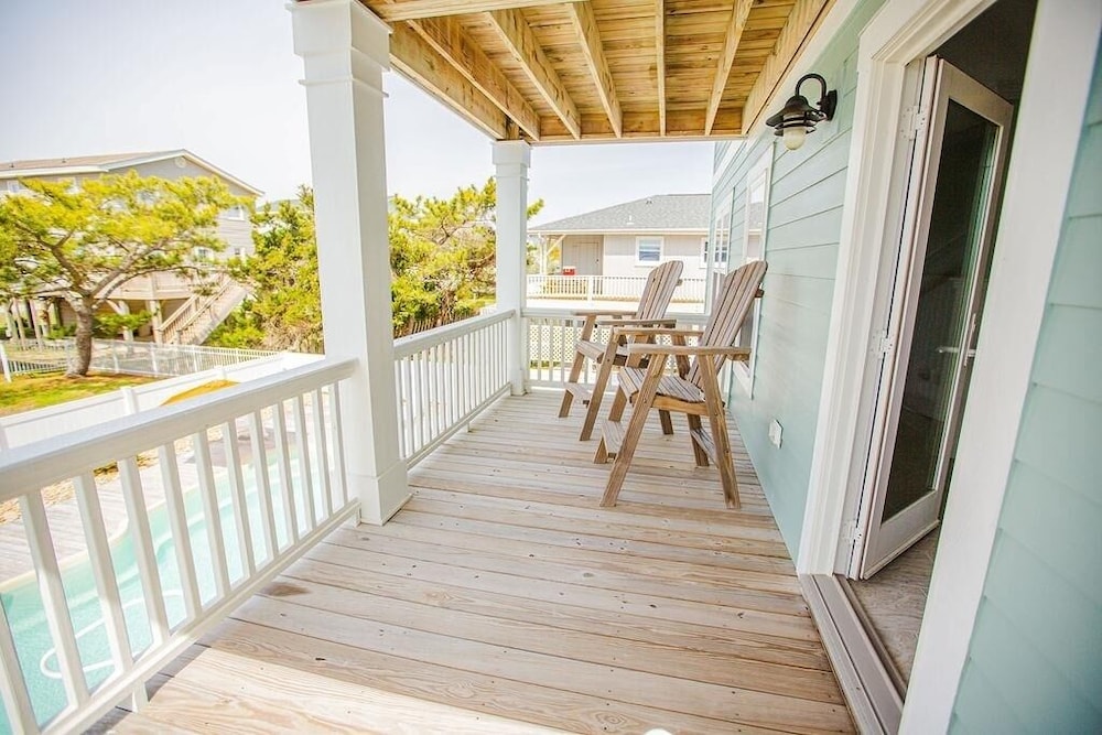 Life's A Beach 4 Bedroom Home by RedAwning